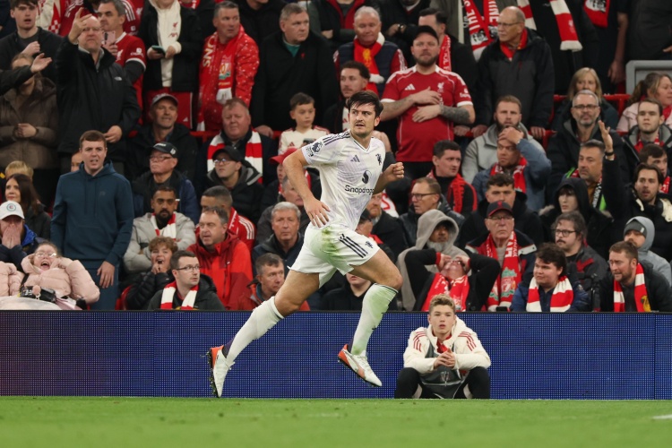 狗子28互动-太阳报：迈阿密国际和那不勒斯对马奎尔感兴趣，他选择与曼联续约