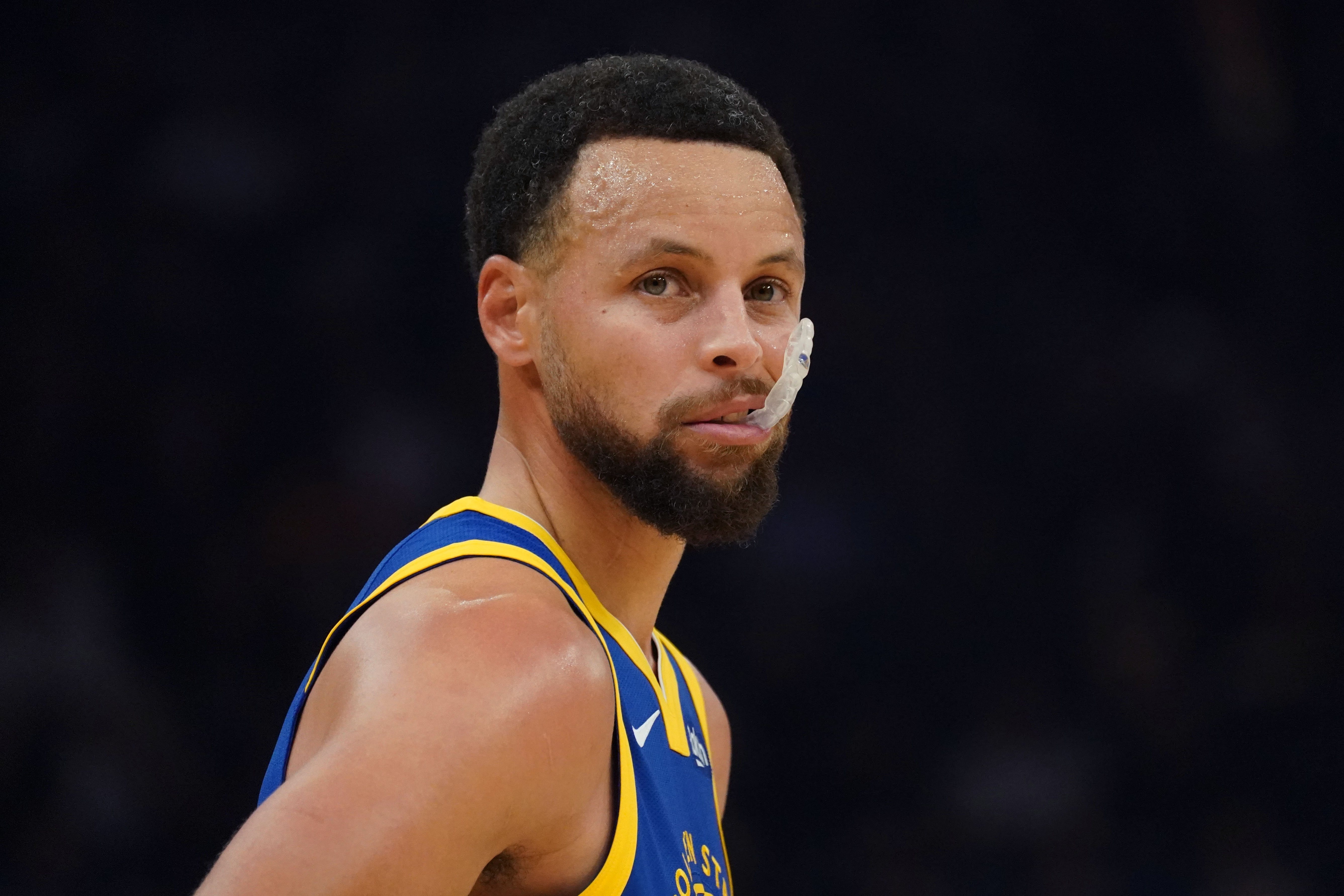 DOG28官网-去年的今天：库里成为NBA季后赛历史第11位突破4000分的球员